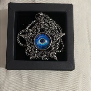 Steel necklace with star pendant and blue pirate skull for men and women.